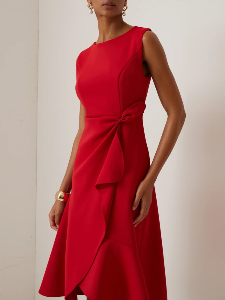 Elegant Women's Evening Dress  - Winter Clothing Drawing 评论和价格